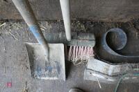 SCRAPER, FORK, SHOVELS, BRUSH(87) - 4