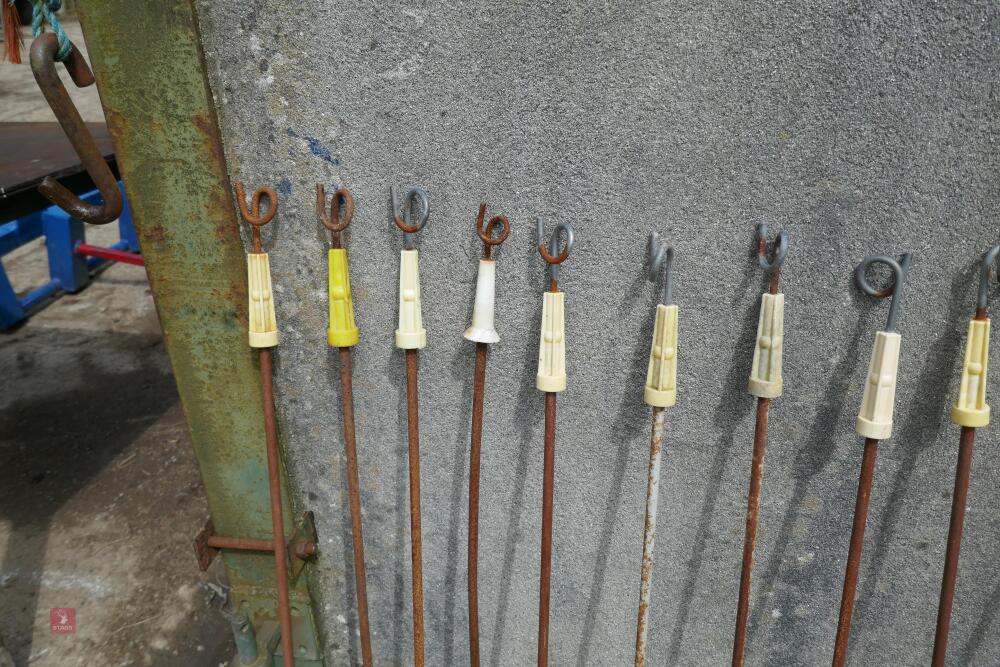 12 PIGTAIL METAL ELECTRIC FENCE STAKES