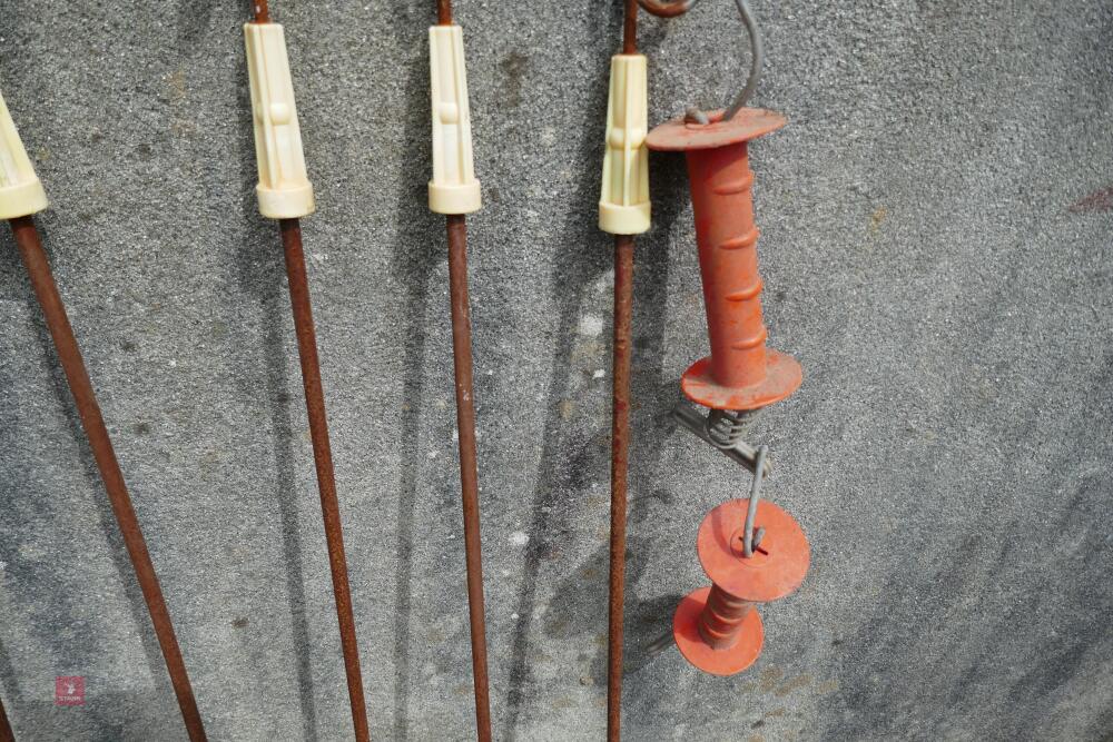 12 PIGTAIL METAL ELECTRIC FENCE STAKES