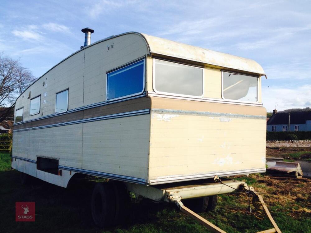 SHOWMANS 28' LIVING VAN