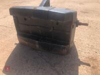 JOHN DEERE 900KG WEIGHT BLOCK - 4