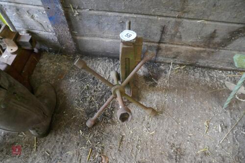 VINTAGE BOTTLE JACK+WHEEL NUT SPIDER(59)