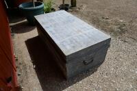 GALVANISED CHEST