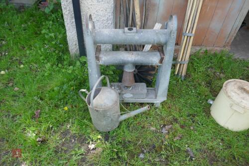 GALV GREENHOUSE HEATER & WATERING CAN