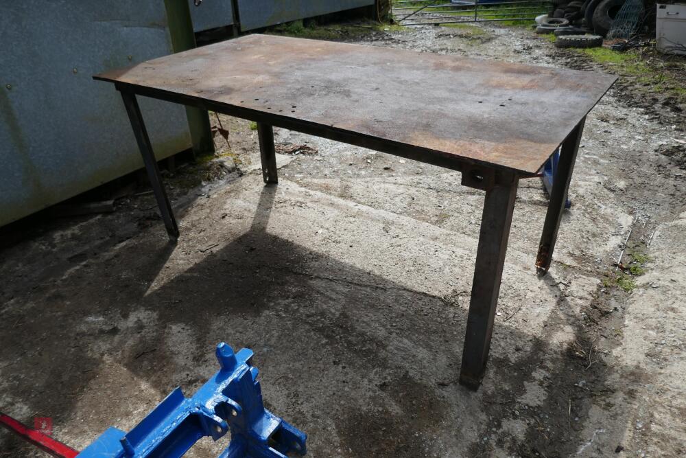 METAL WORK BENCH