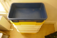 8 MIXED STORAGE TRAYS - 3