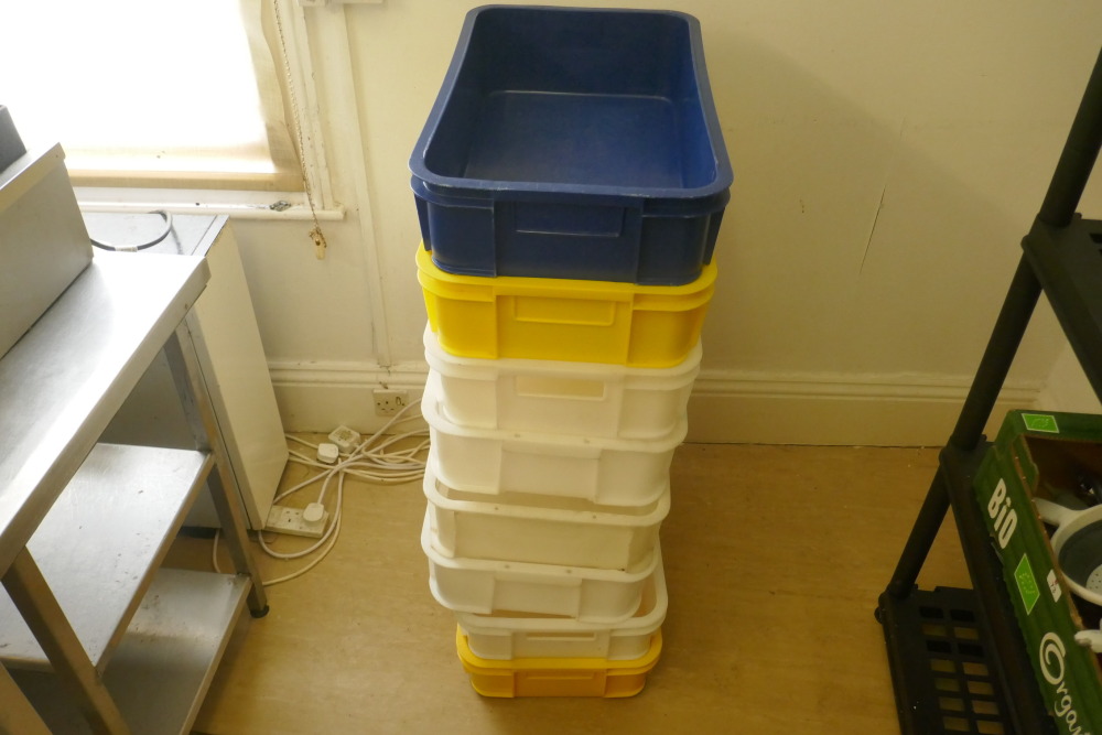 8 MIXED STORAGE TRAYS