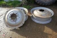 2 X JOHN DEERE WHEEL CENTRES & RIMS