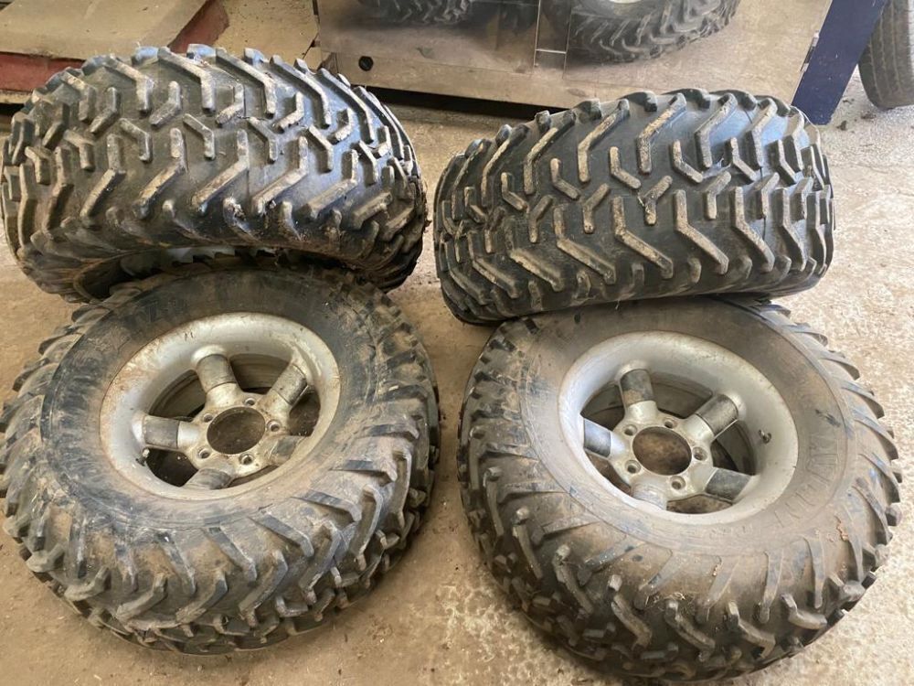 4 31 X 13.50-15 WHEELS + TYRES