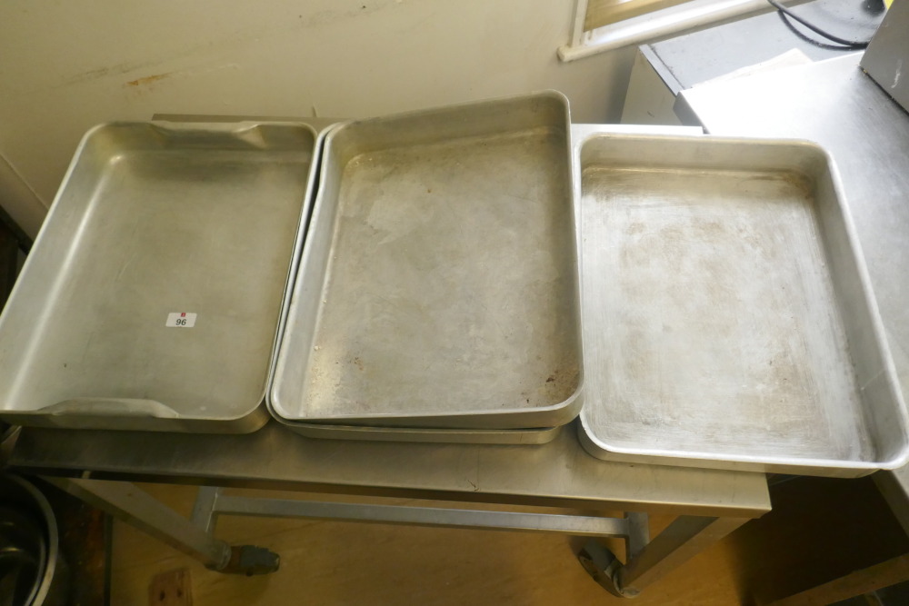 4 X BAKING TRAYS