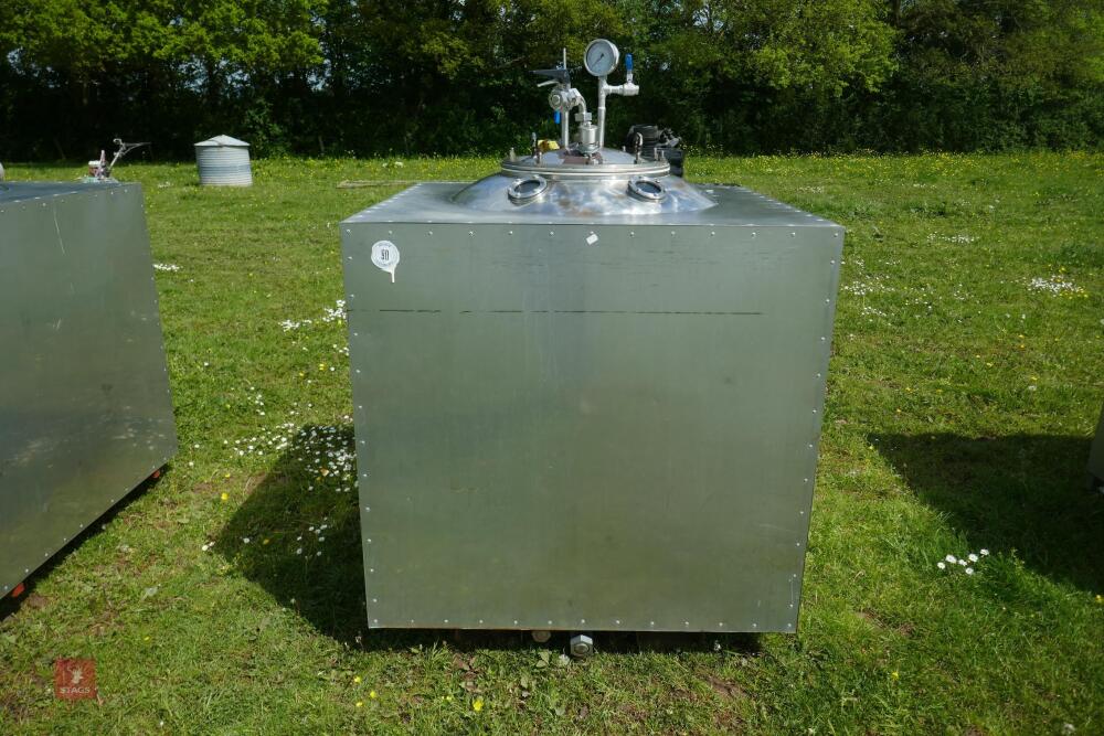 STAINLESS STEEL PRESSURISED STORAGE TANK