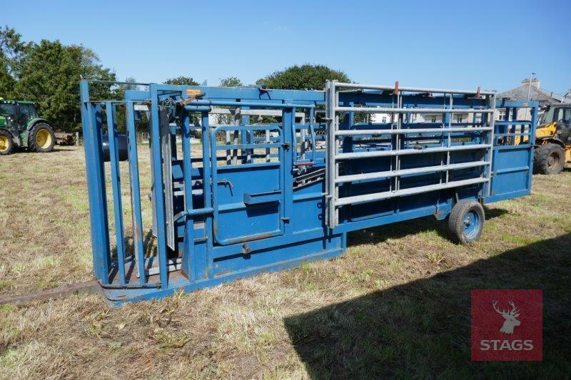 MARACHELLE-PESAGE MOBILE CATTLE CRUSH & RACE