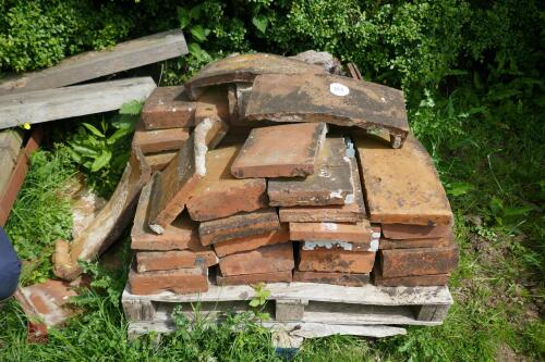 PALLET OF ROOF TILES/COPINGS