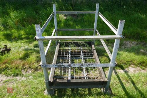 5' X 4' METAL STILLAGE