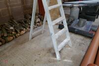 WOODEN STEPLADDER - 3