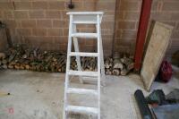 WOODEN STEPLADDER - 7