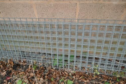 5 SHEETS OF 10' X 2' WIRE MESH