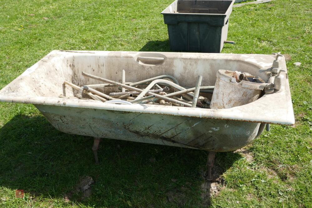 BATH WITH COPPER & PLASTIC WATER FITTING