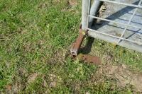 2 9' GALVANISED HOOK ON HAY FEEDERS - 7