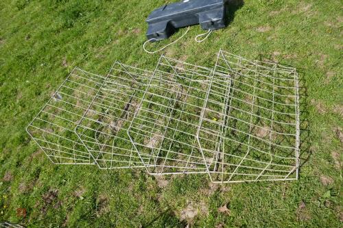 4 MESH WALL HAY FEEDERS