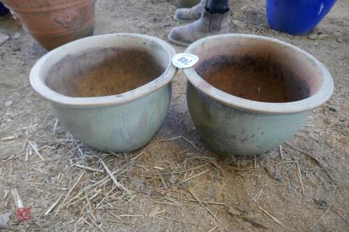 2 X PLANT POTS (CLAY)