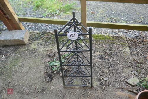 METAL PLANT STAND