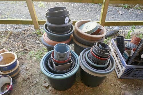 LARGE QTY OF PLASTIC PLANT POTS