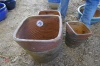 SET OF TERRACOTTA PLANT POTS