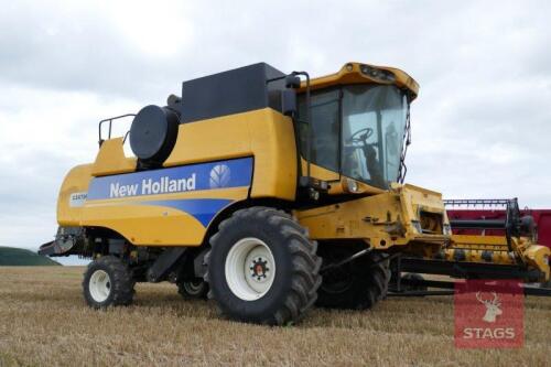 2010 NEW HOLLAND CSX7060 COMBINE C/W HEADER