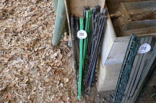 11 PLASTIC ELECTRIC FENCE STAKES