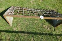 4' METAL WALLHAY FEEDER - 4