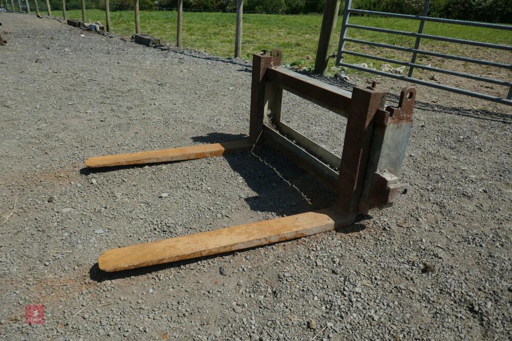 SET OF PALLET FORKS