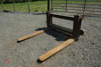 SET OF PALLET FORKS - 3