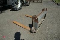 SET OF PALLET FORKS - 7