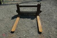 SET OF PALLET FORKS - 10