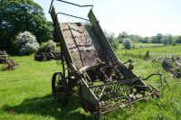 ANTIQUE GREEN CROP LOADER