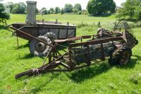 2 MASSEY HARRIS FYM SPREADER (S/R) - 15