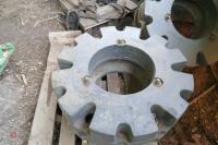 2 CLAAS CENTRE WHEEL WEIGHTS - 2