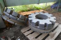 2 CLAAS CENTRE WHEEL WEIGHTS - 6