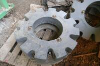 2 CLAAS CENTRE WHEEL WEIGHTS - 7