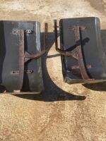 2 JOHN DEERE FRONT FENDERS - 2