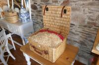 LARGE WHICKER BASKET - 2