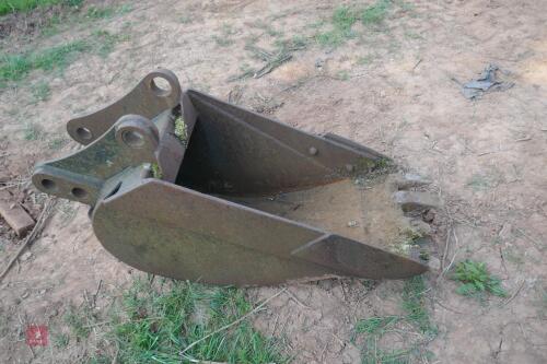 17'' DIGGING BUCKET WITH TEETH