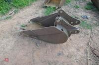 17'' DIGGING BUCKET WITH TEETH - 2