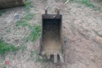 17'' DIGGING BUCKET WITH TEETH - 6