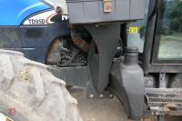 2003 NEW HOLLAND TD95D 4WD TRACTOR - 21