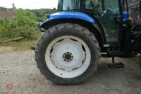 2003 NEW HOLLAND TD95D 4WD TRACTOR - 51