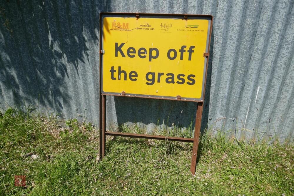 'KEEP OFF THE GRASS' ROAD SIGN