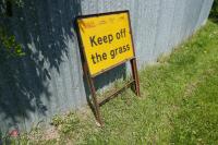 'KEEP OFF THE GRASS' ROAD SIGN - 3