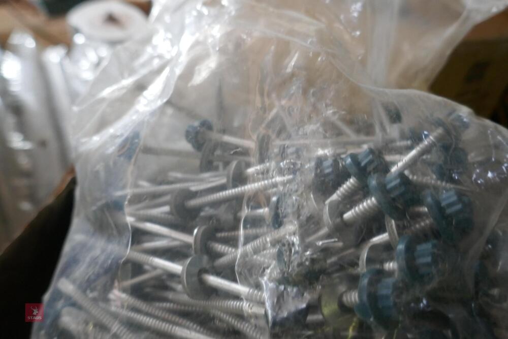 5 BAGS OF 100 5.5 X 135 HEX HEAD SCREWS